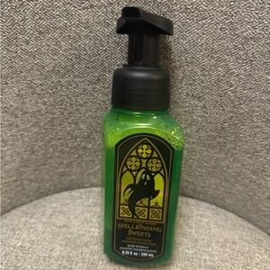 Bath & Body Works Spellbinding Sweets Halloween Gentle & Clean Foaming Hand Soap